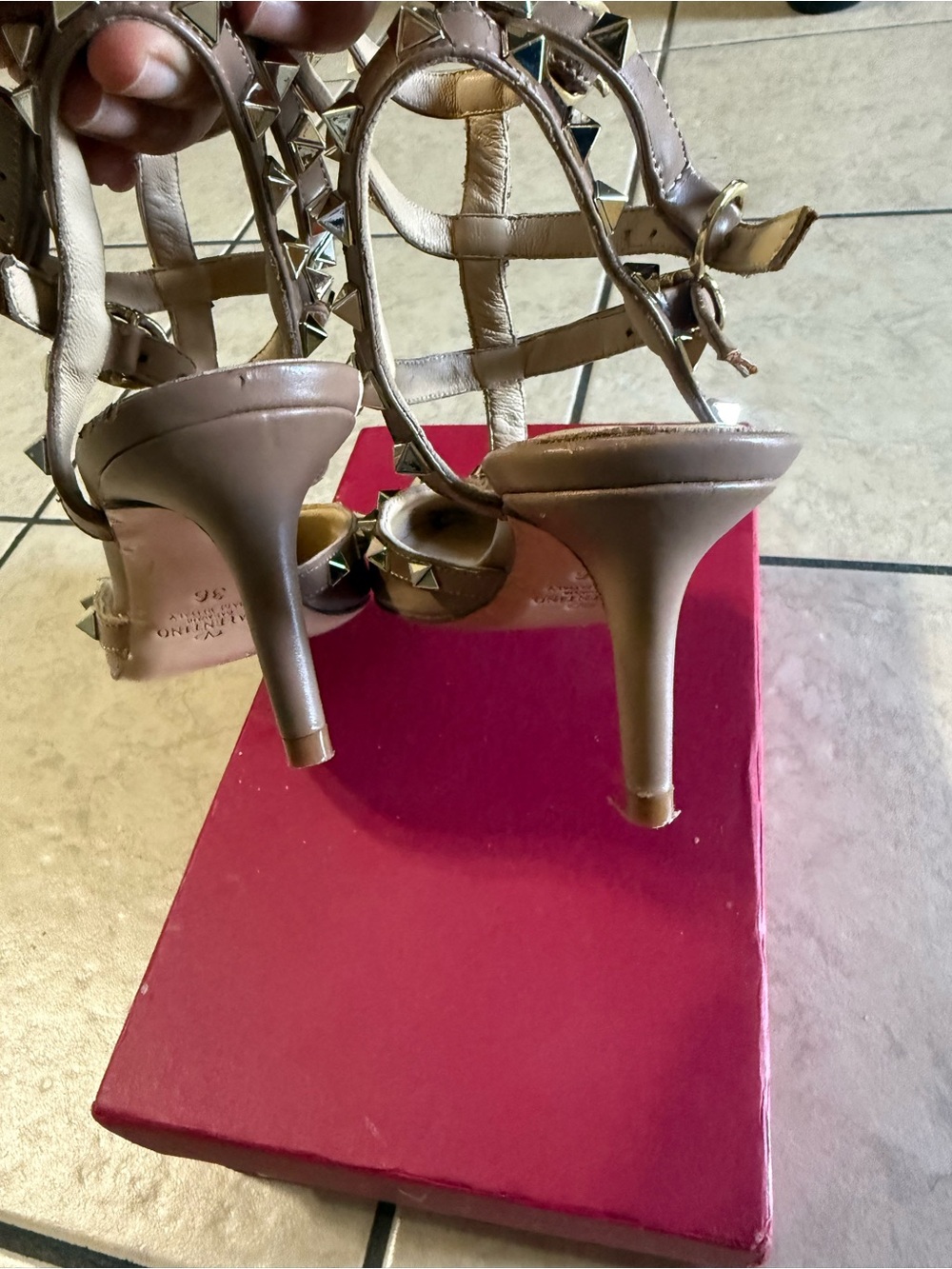 Valentino Garavani Nude Leather Rockstud Pointed-Toe Strappy kitten Heels - Picture 3 of 12